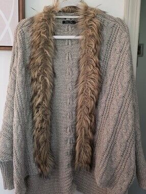 Cream Cable-Knit Sweater with Faux Fur Trim